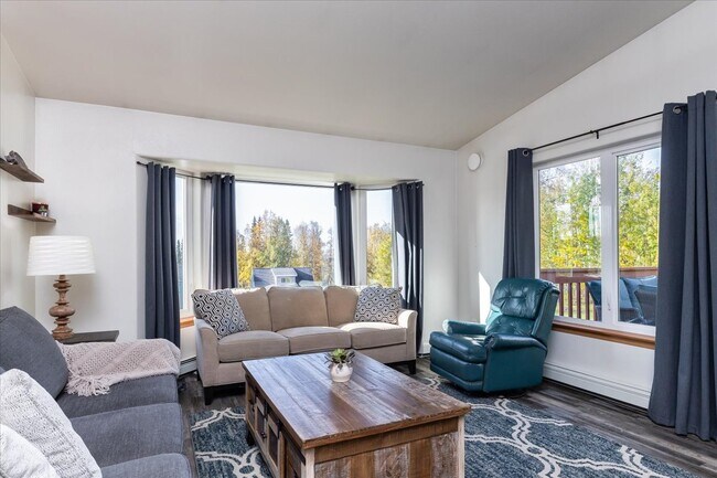 Main Living - 310 Tipperary Ct