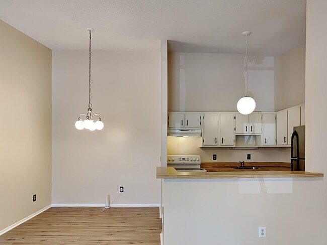 Building Photo - 2758 Oak Park Way