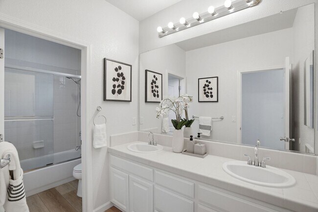 Building Photo - BRIGHT, OPEN RESIDENCE IN RIVERMARK HOME WITH EXCELLENT LAYOUT