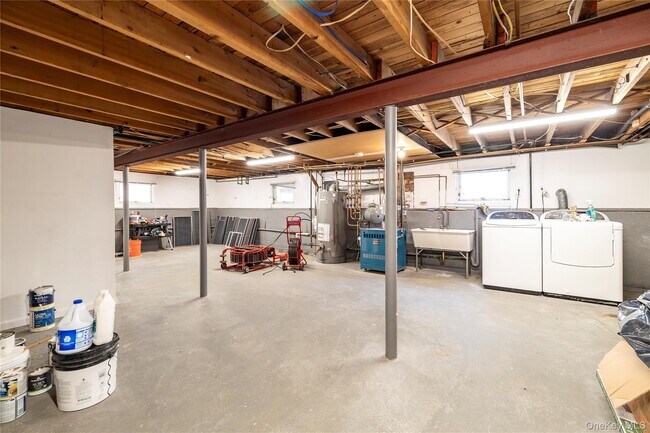 Building Photo - 580 E Pine St