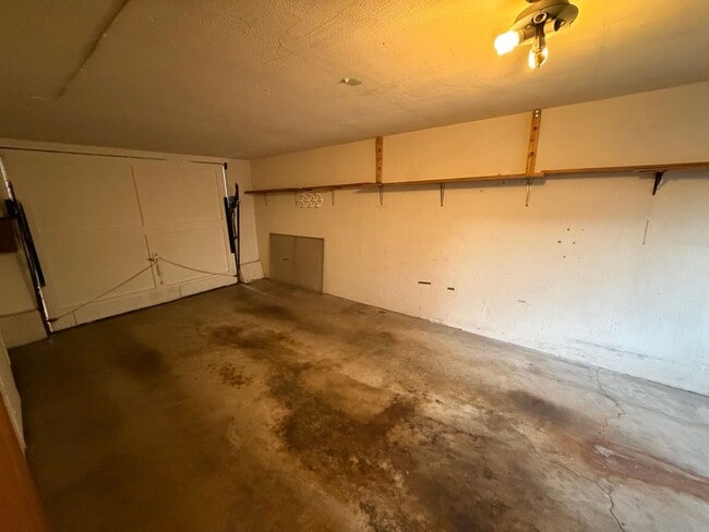 Building Photo - 1044-1048 Marcussen Drive