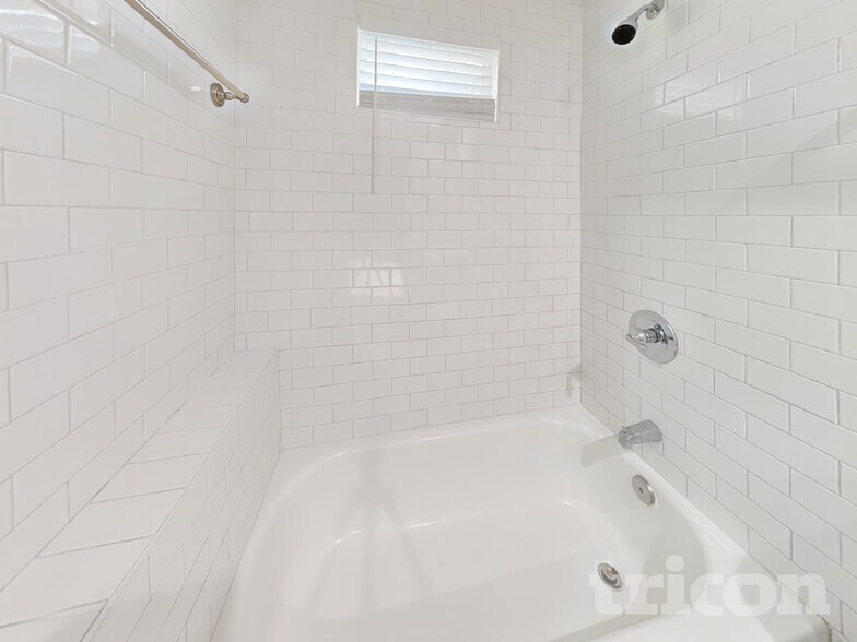 Building Photo - 2852 Nassau St