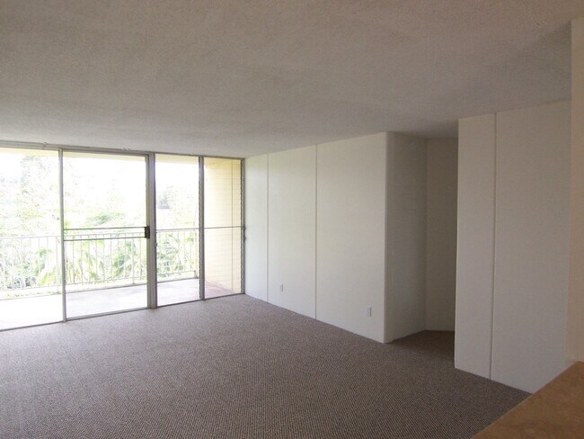 Building Photo - Ridgecrest ~ Spacious 2 Bedroom w/ 2 Reser...