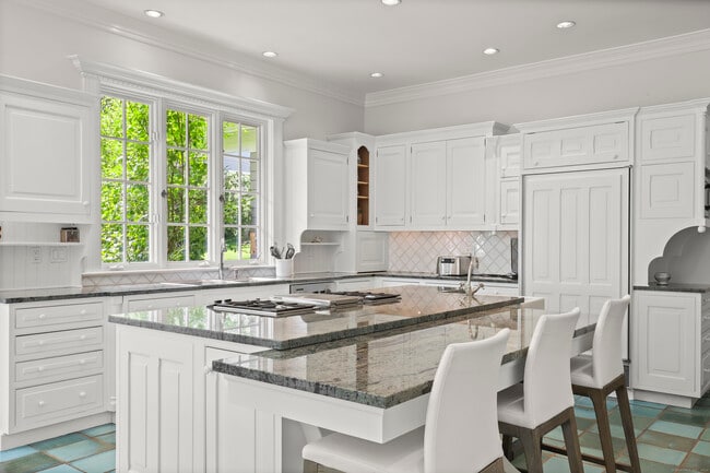 Building Photo - 7 Mayflower Ln