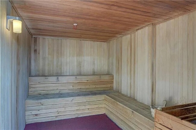 Building Photo - 401 SW 4th Ave