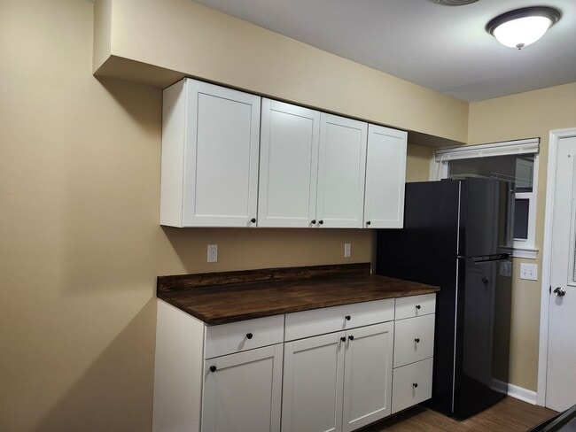 Building Photo - 827 Darryl Ln