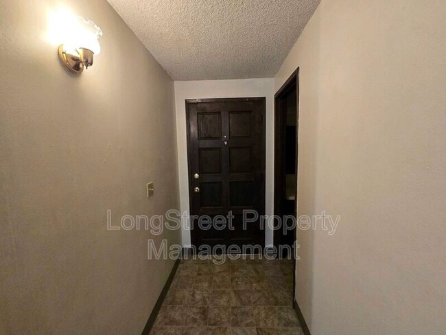 Building Photo - 2145 NW Highland Dr