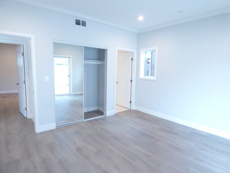 Building Photo - 1258 N Hobart Blvd
