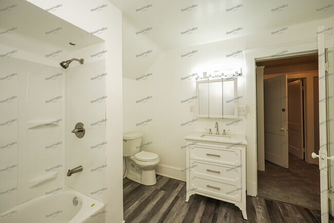 Building Photo - 912 Yellowstone Rd