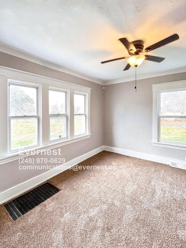 Building Photo - Charming 3-Bedroom Home with Basement and ...