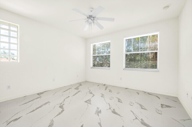 Building Photo - 750 Millbrae Ct