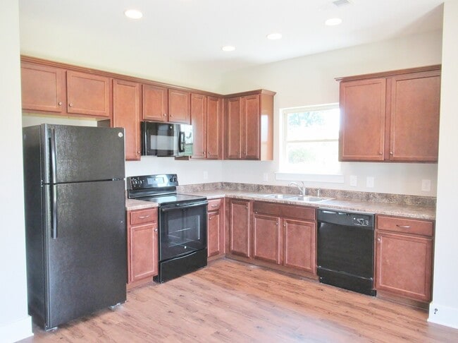 Building Photo - Home in Pleasant Grove... Available to View Now!!!