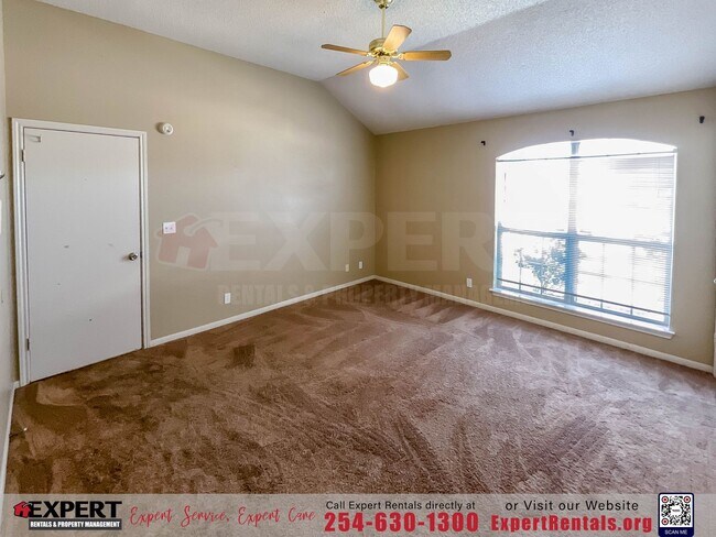 Building Photo - 3-Bedroom Home Near Lions Gate Park