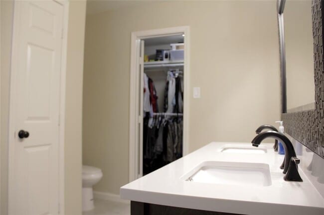 Building Photo - 1803 Edinburg Ave