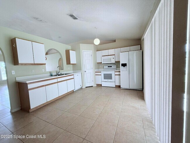 Building Photo - 3232 Wallace Ave