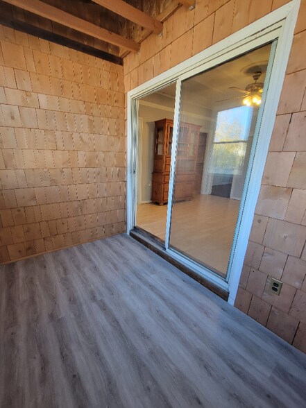 Building Photo - 129 Snow St