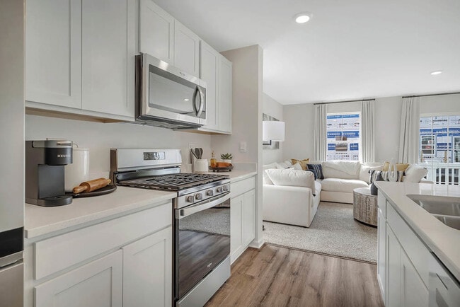 Building Photo - 438 Lakeshore Ct