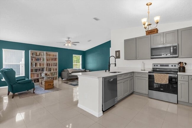 Building Photo - 339 Chinaberry Ave