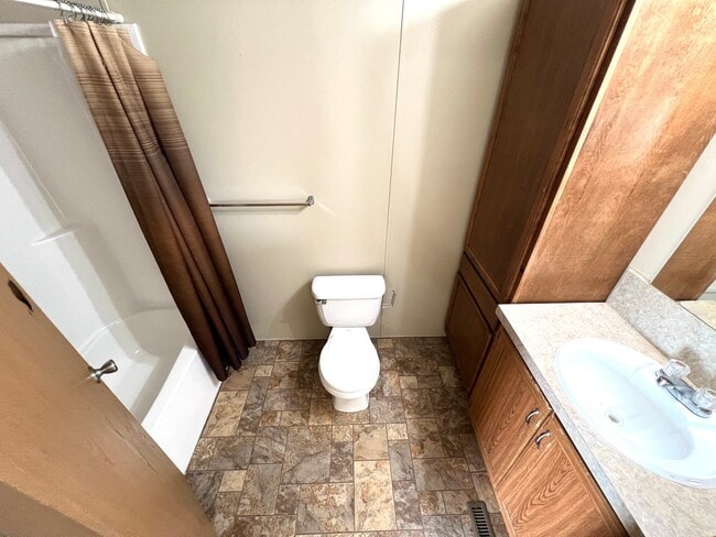 Building Photo - Pet Friendly 3 Bed 2 Bath Mobile Home in t...