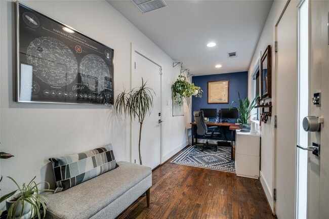 Building Photo - Prime Lower Greenville location with an open floorplan!