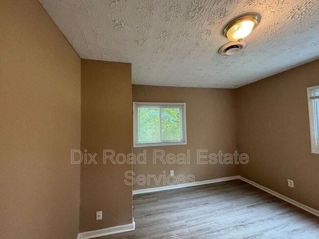Building Photo - 1739 Embury Park Rd