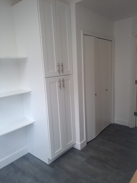 Building Photo - 3147 Bell Dr