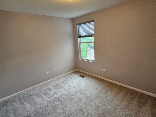 Building Photo - 165 Waverly Ct