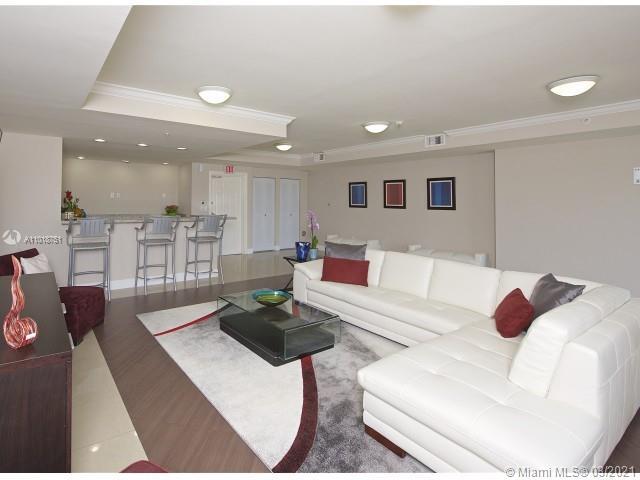 Building Photo - 9601 Fontainebleau Blvd