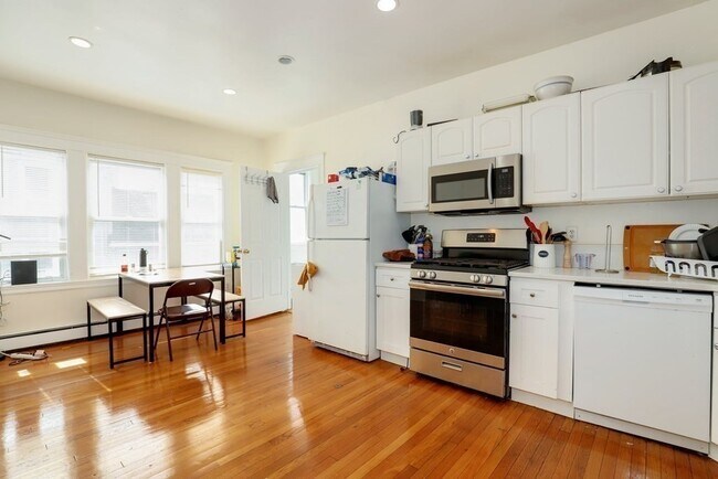 Building Photo - 62 Algonquin Rd