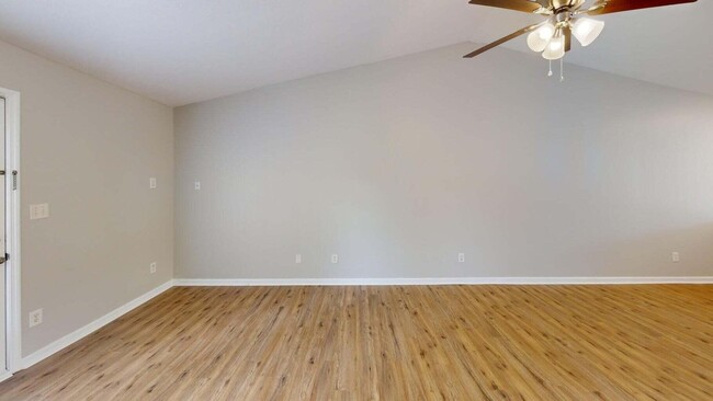 Building Photo - 1235 Longpoint Dr
