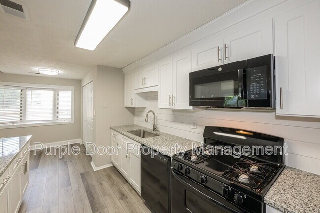 Building Photo - 640 Singing Hills Ct