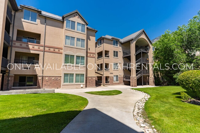 Building Photo - 898 E 700 N