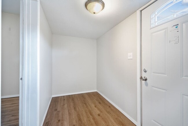 Building Photo - 2118 College St