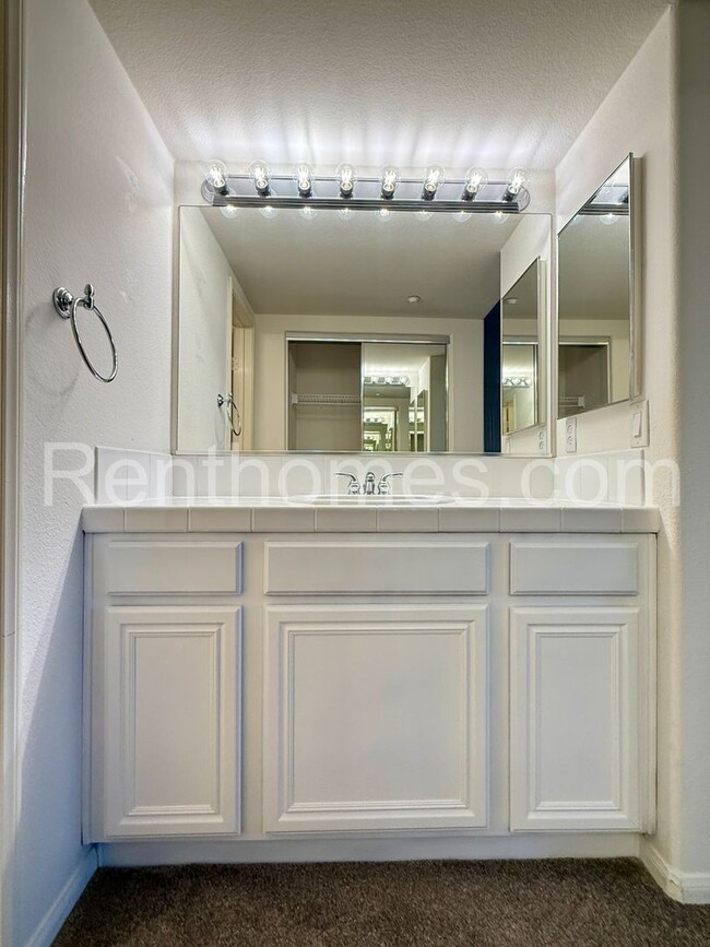 Building Photo - 6473 Terraza Portico