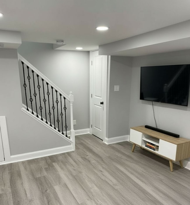 Building Photo - 2321 Riverview Terrace