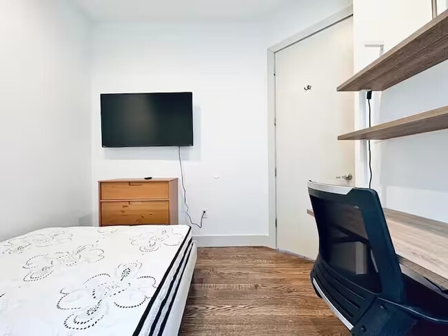 Building Photo - 17-18 Summerfield St