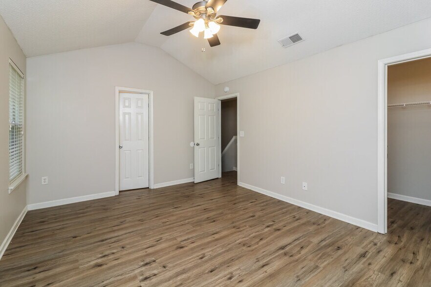 Building Photo - 383 Hidden Creek Ln