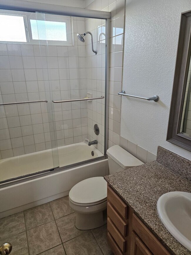 Building Photo - 414 21st St