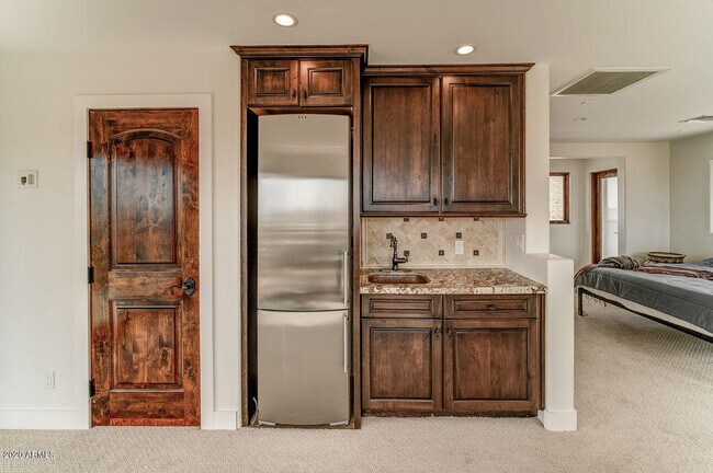 Building Photo - 301 E Jomax Rd