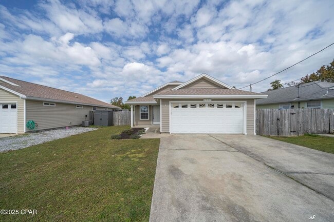 Building Photo - 3127 Douglas Rd