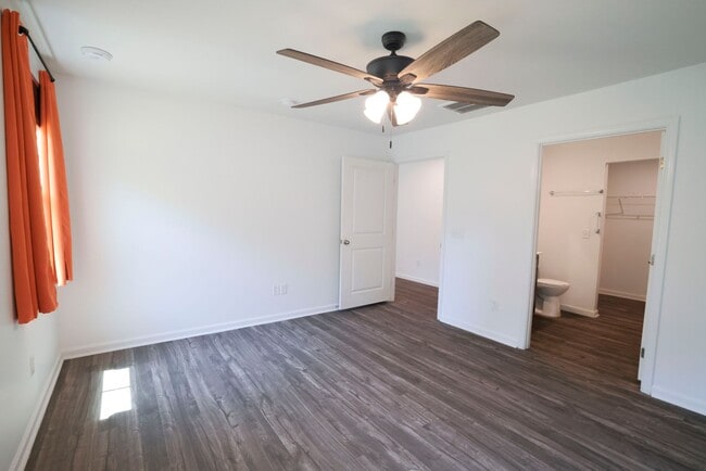 Building Photo - Upscale Home On Queens Mill Ct AVAILABLE NOW!