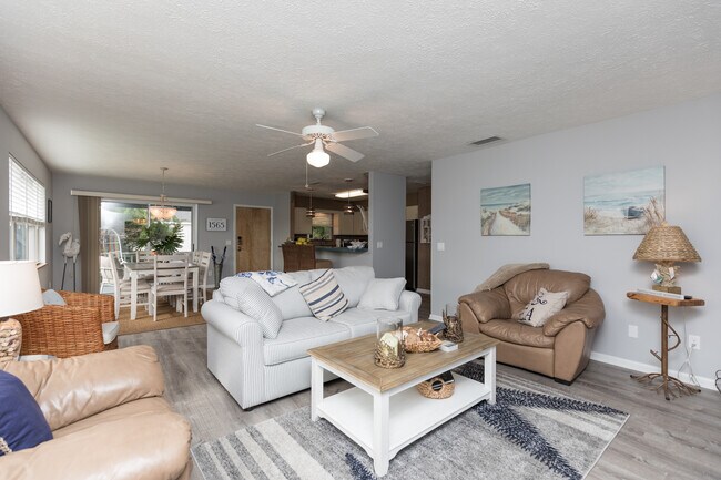 Well appointed - 208 C St