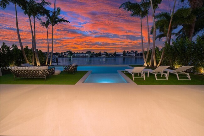 Building Photo - 315 N Shore Dr