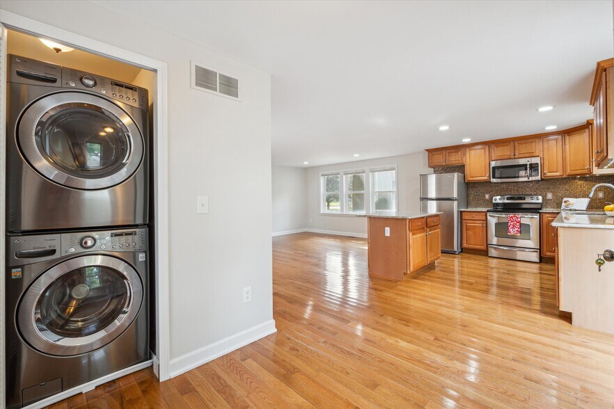 Building Photo - 84 Vernier Rd