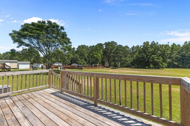 Building Photo - New build home on a spacious lot!