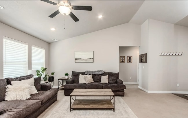 Building Photo - Master Bedroom for Rent!