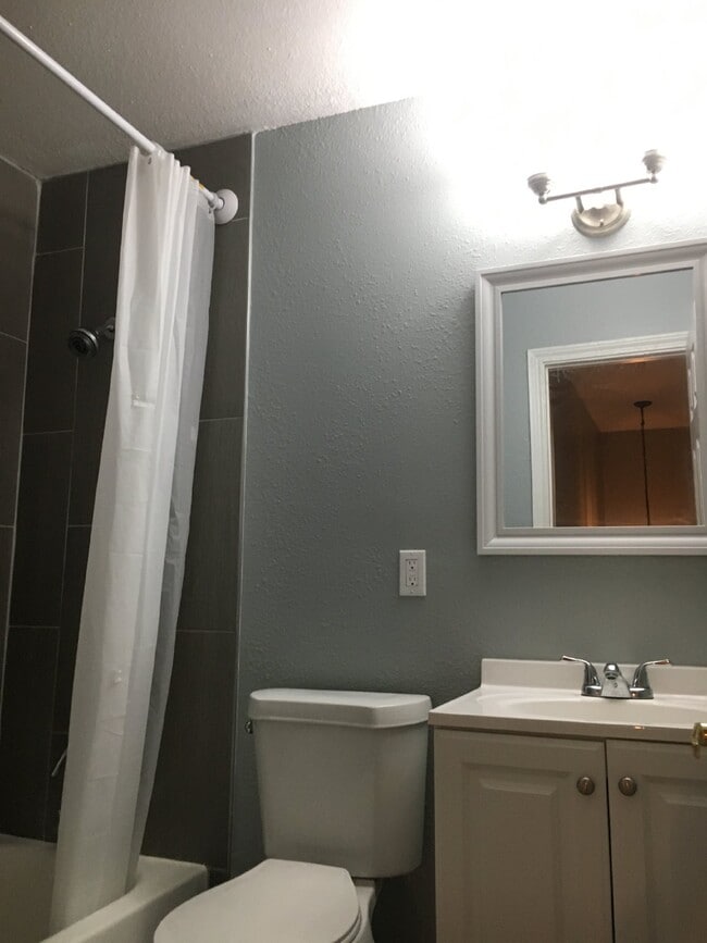 Building Photo - 2BR/1.5BA Remodeled Row Home in Westminster AVAIL 7/15
