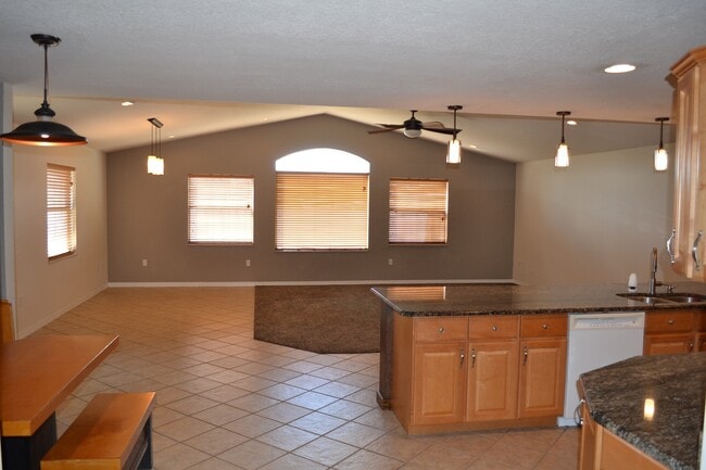 Building Photo - Lake Weir - Bird Island Rental - 5/3/2 Water Front Living at it's Best! **Available Soon**