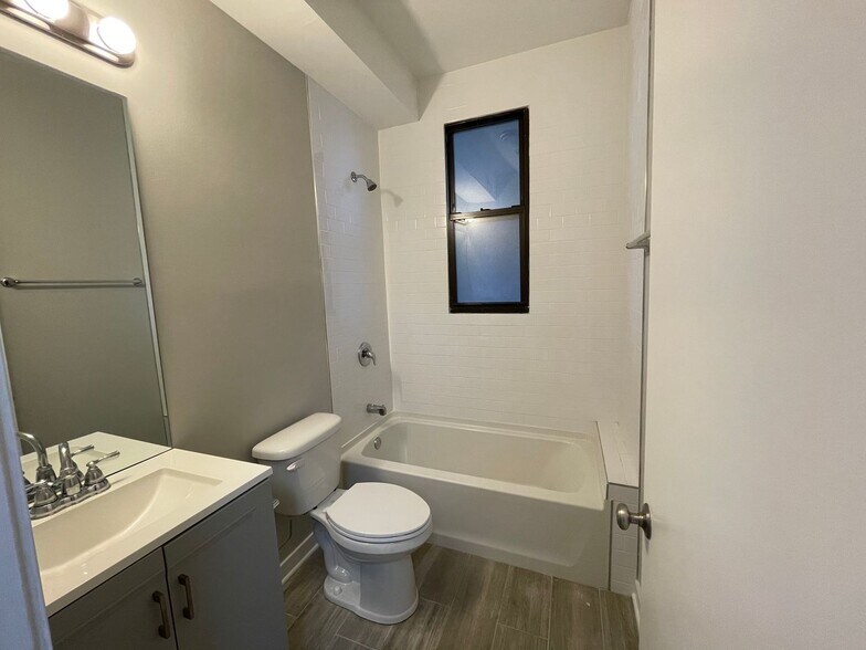 Building Photo - 4208 N Milwaukee Ave
