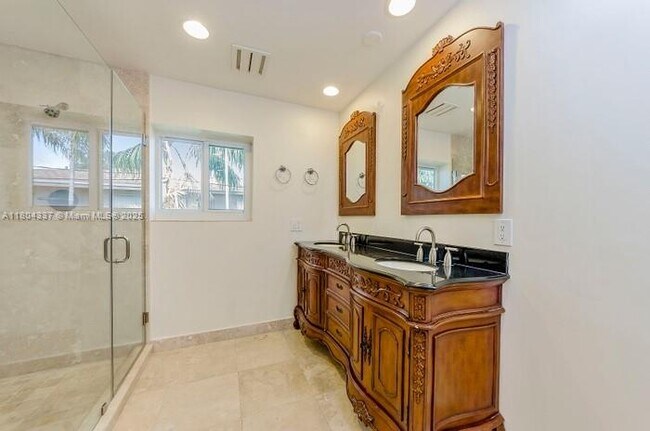 Building Photo - 11125 SW 73rd Ct